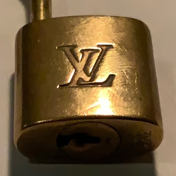 Vintage Louis Vuitton Brass ‘331’ Padlock in Goldtone with Goldtone Key - Picture 6 of 6